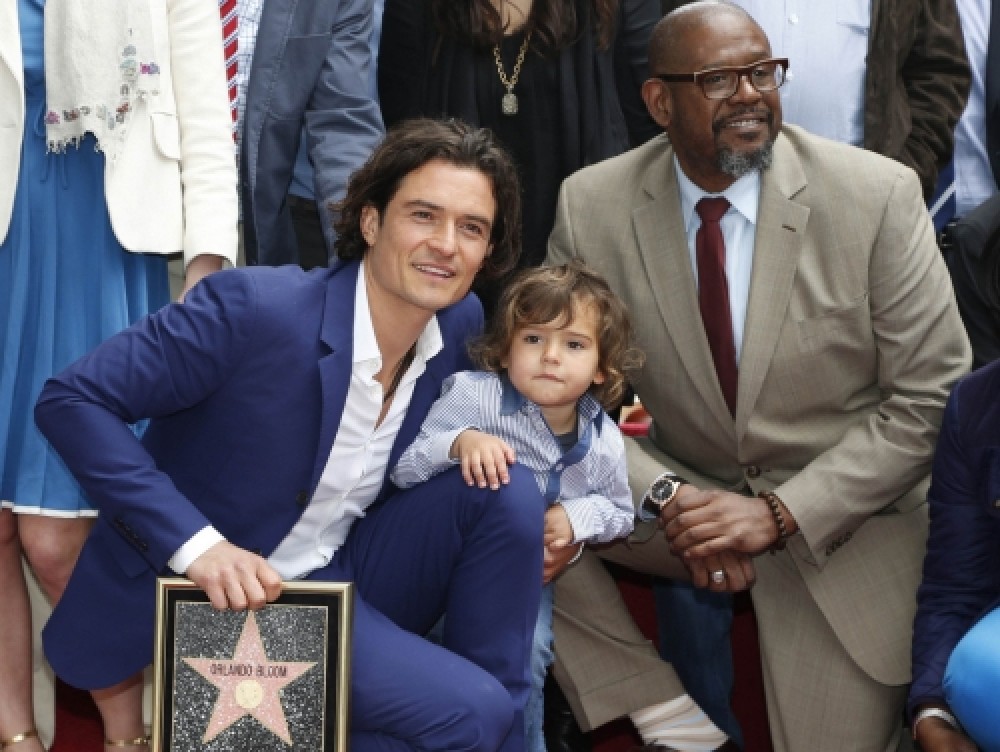Orlando Bloom pe Walk of Fame, alaturi de baietelul sau