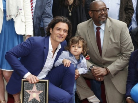 Orlando Bloom pe Walk of Fame, alaturi de baietelul sau