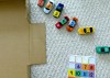 Idei 2 in 1: numaratoare si parcare de masinute dintr-un carton