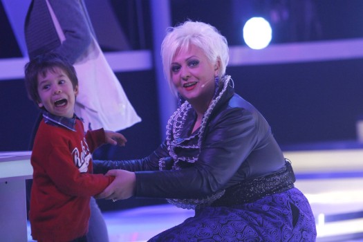 Monica Anghel, cu baietelul ei in culisele show-ului TE CUNOSC DE UNDEVA!