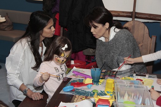 Anca Serea si Simona Patruleasa, doua mamici abonate la locurile de joaca Anca Serea si Simona Patruleasa, doua mamici abonate la locurile de joaca