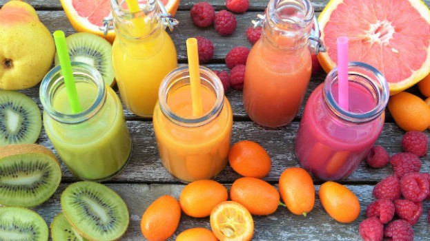 5 retete colorate de smoothie pentru copii si parinti