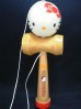 Kendama, noua atracţie pentru copii. De ce este mai benefică decât un smartphone