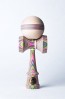 Kendama, noua atracţie pentru copii. De ce este mai benefică decât un smartphone
