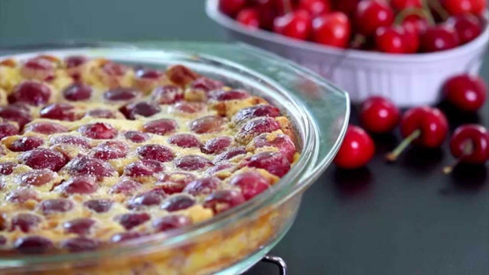 Clafoutis cu cireşe: O reţetă rapidă, simplă, pe placul tuturor