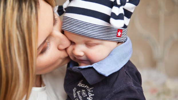 Indemnizaţiile pentru creşterea copilului vor fi plafonate. Care este suma maximă pe care o poate primi o mămică? Indemnizaţiile pentru creşterea copilului vor fi plafonate. Care este suma maximă pe care o poate primi o mămică?