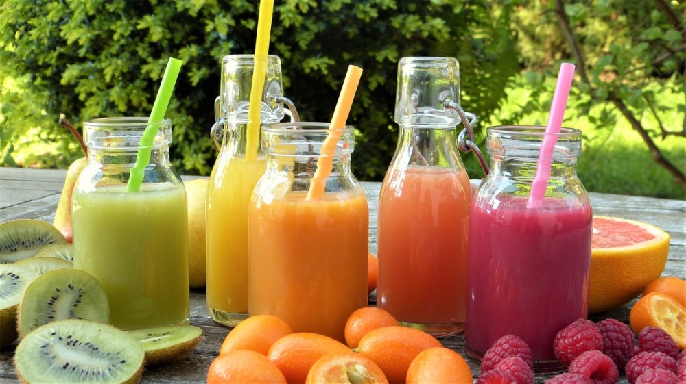 Energie la pahar! 7 rețete de smoothies și sucuri naturale pentru mofturoși