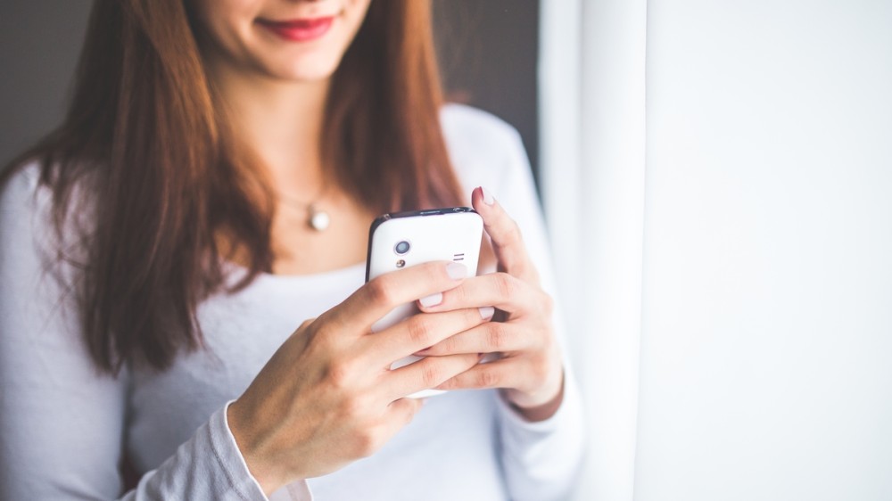 De ce părinții trebuie să renunțe la telefon în preajma copiilor? Rezultatele unui studiu