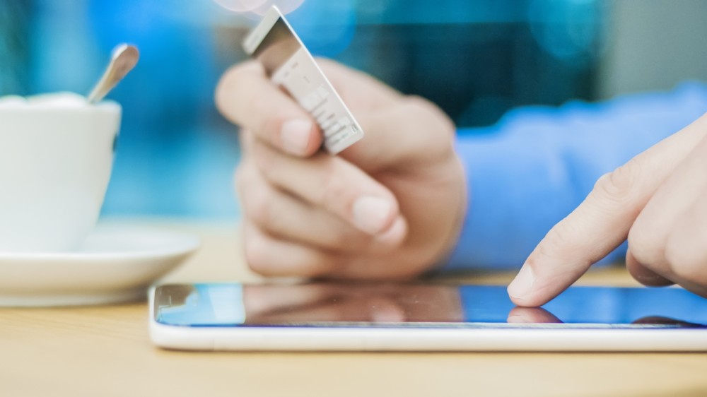 În ce condiții vor putea copiii să cumpere online sau să-şi facă cont pe Facebook? Noul regulament, valabil din 2018