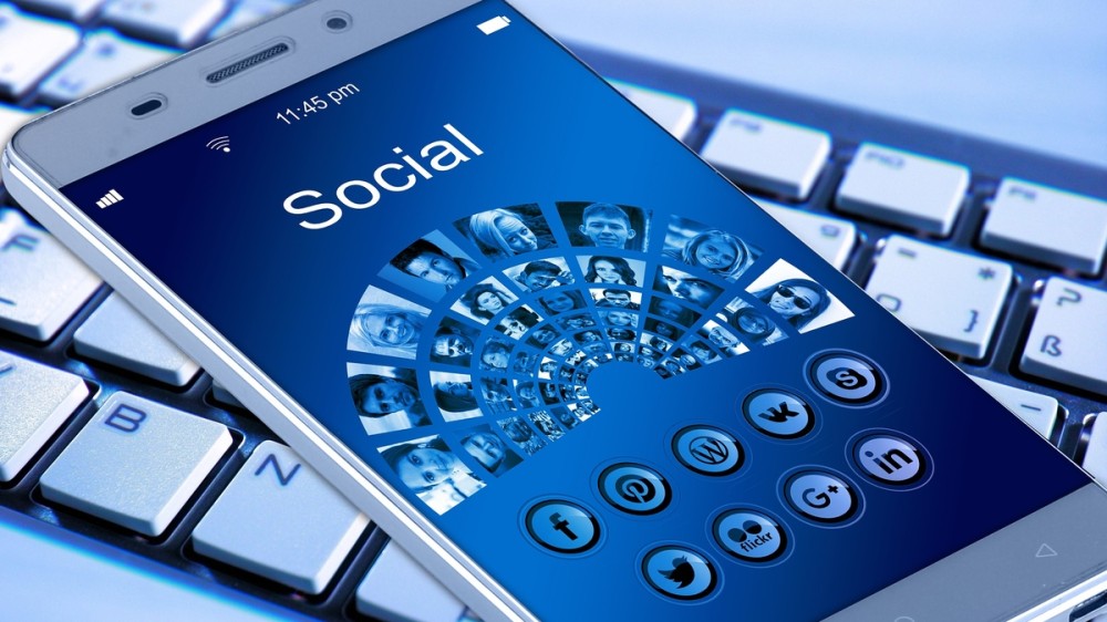 După “Balena Albastră”, un nou joc periculos atrage copiii pe social media