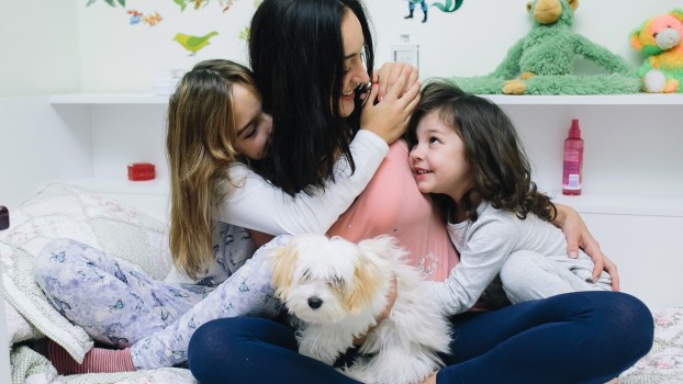 Familiile cu un singur părinte vor primi ajutor lunar de până la 1.200 de lei. De când se aplică hotărârea și ce acte sunt necesare Familiile cu un singur părinte vor primi ajutor lunar de până la 1.200 de lei. De când se aplică hotărârea și ce acte sunt necesare