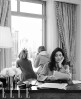 Angelina Jolie, sfat pentru fiicele sale: “Oricine se poate îmbrăca cu o rochie şi poate purta machiaj. Mintea voastră este cea care vă defineşte”