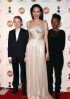 Angelina Jolie, sfat pentru fiicele sale: “Oricine se poate îmbrăca cu o rochie şi poate purta machiaj. Mintea voastră este cea care vă defineşte”
