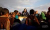 Angelina Jolie, sfat pentru fiicele sale: “Oricine se poate îmbrăca cu o rochie şi poate purta machiaj. Mintea voastră este cea care vă defineşte”