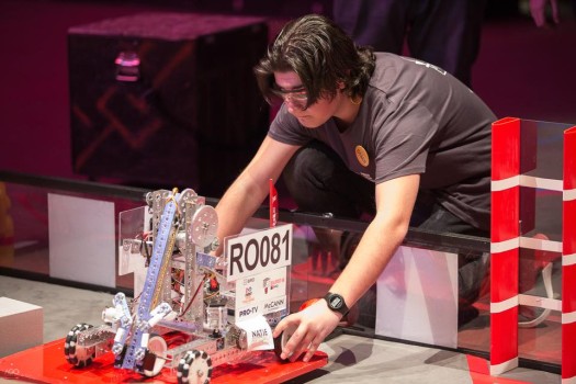 Patru echipe românești vor participa la finala Campionatului Mondial de Robotică din SUA, FIRST Tech Challenge Patru echipe românești vor participa la finala Campionatului Mondial de Robotică din SUA, FIRST Tech Challenge