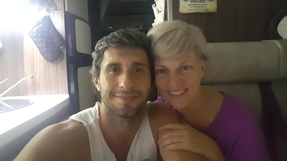 O nouă schimbare de domiciliu! Dana Nălbaru și Dragoș Bucur împreună cu cei 3 copii se mută în Irlanda