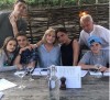 Victoria și David Beckham, alături de cei patru copii, într-un pictorial special