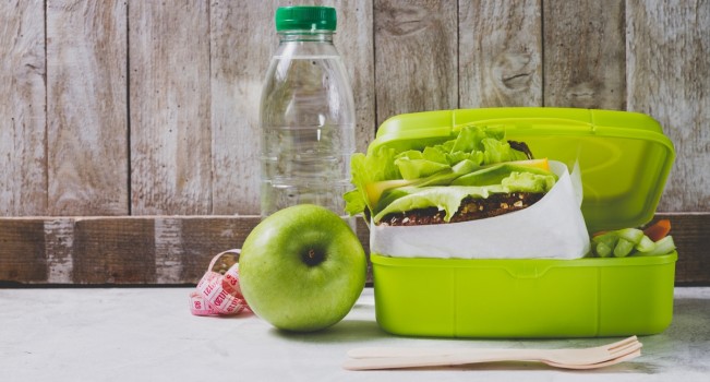 Atenție la pachetul de școală! Ce alimente pot provoca toxiinfecția alimentară la copii