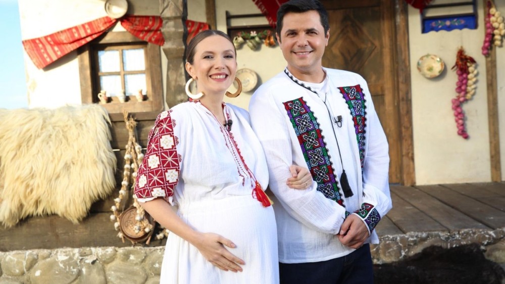 Adela Popescu a născut un băiețel sănătos