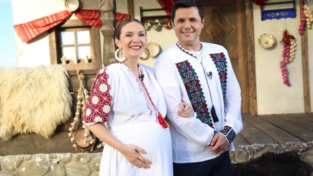Adela Popescu a născut un băiețel sănătos