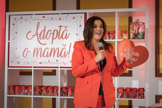 Peste 100 de persoane publice s-au alăturat campaniei “Adoptă o mamă!”