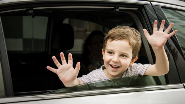 Cu copiii în vacanță, pe 4 roți! 10 sfaturi utile pentru o călătorie reușită