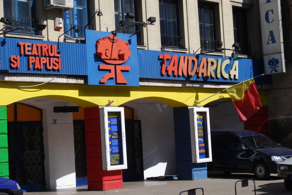 CUI I-E FRICA DE BAU BAU?, la Teatrul Tandarica